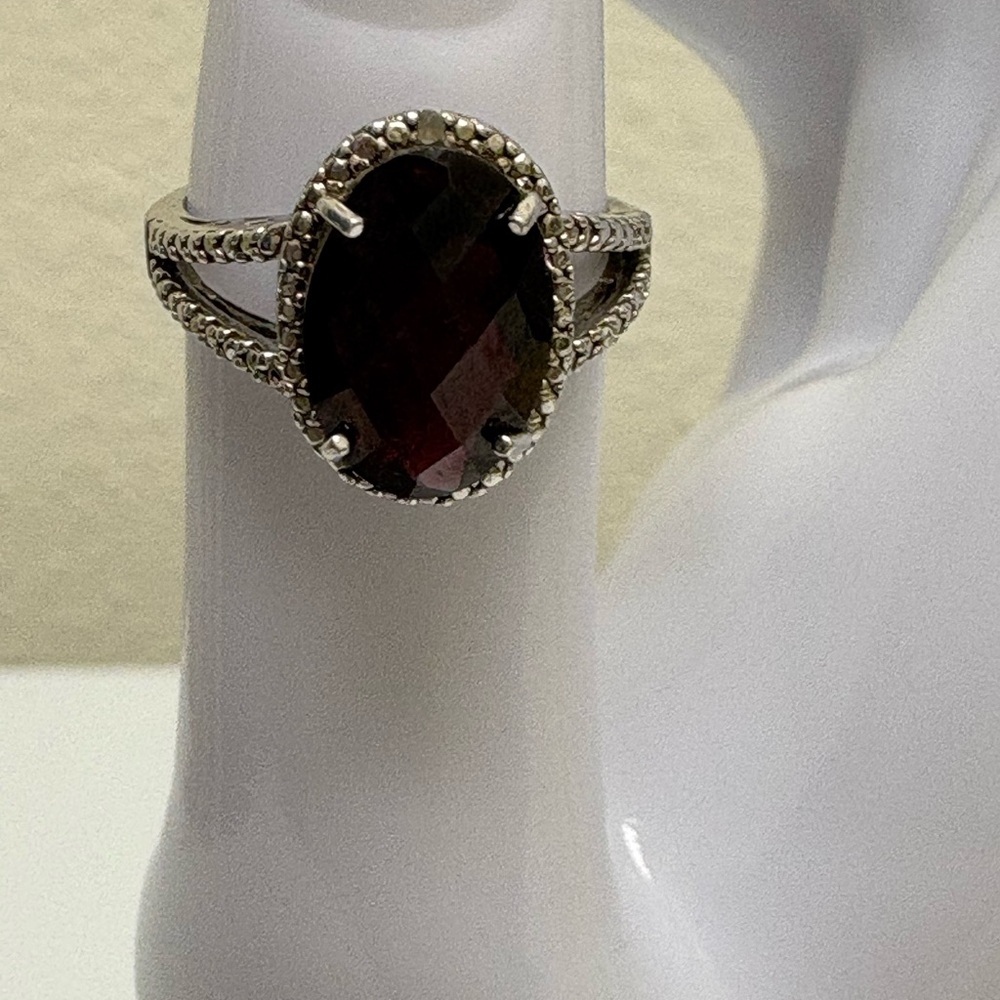 Lovely Red Garnet Gemstone Ring
